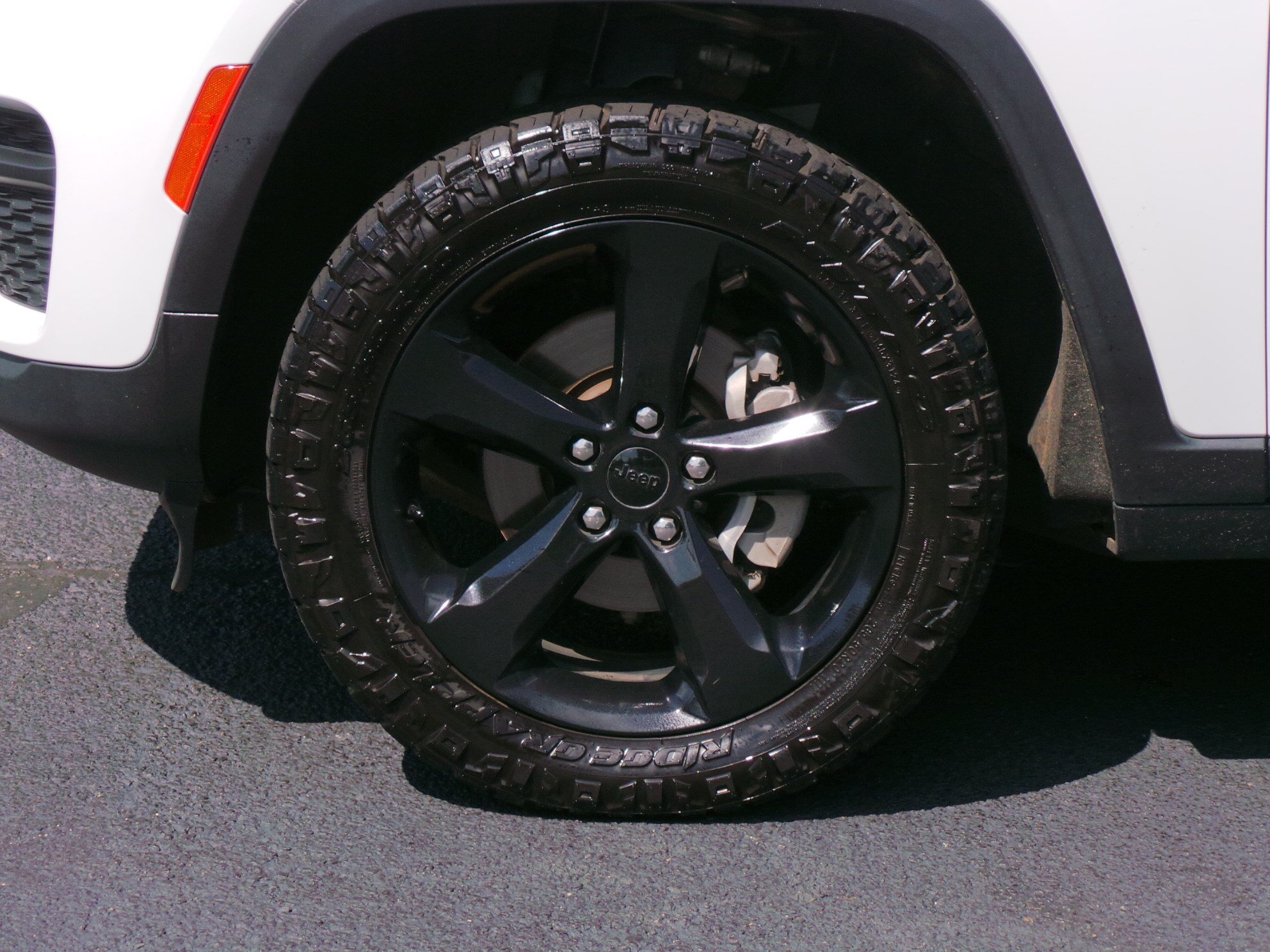 Used 2023 Jeep Grand Cherokee Altitude AWD/4WD image 6
