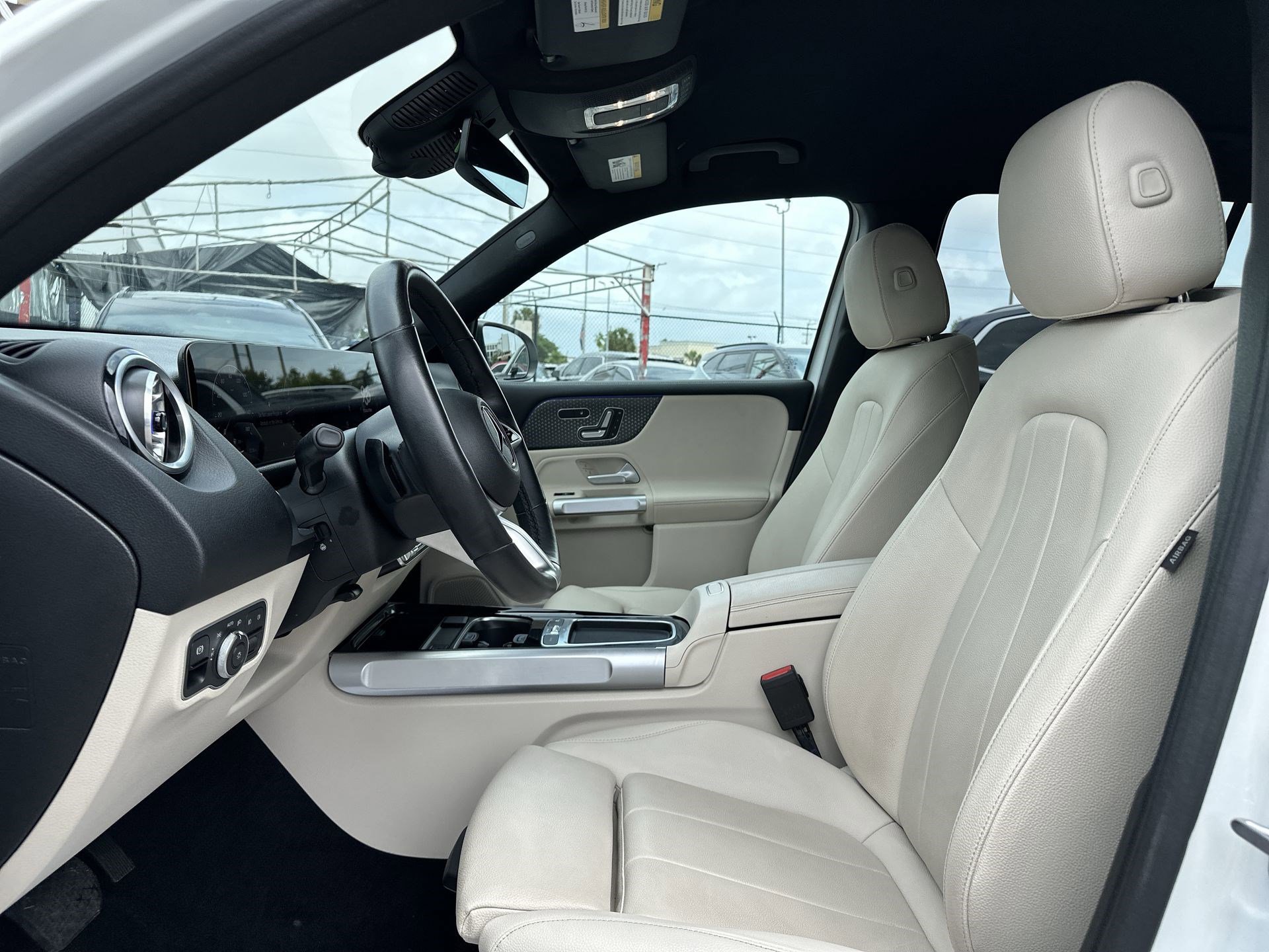 Used 2025 Mercedes-Benz GLB 250 4MATIC image 13