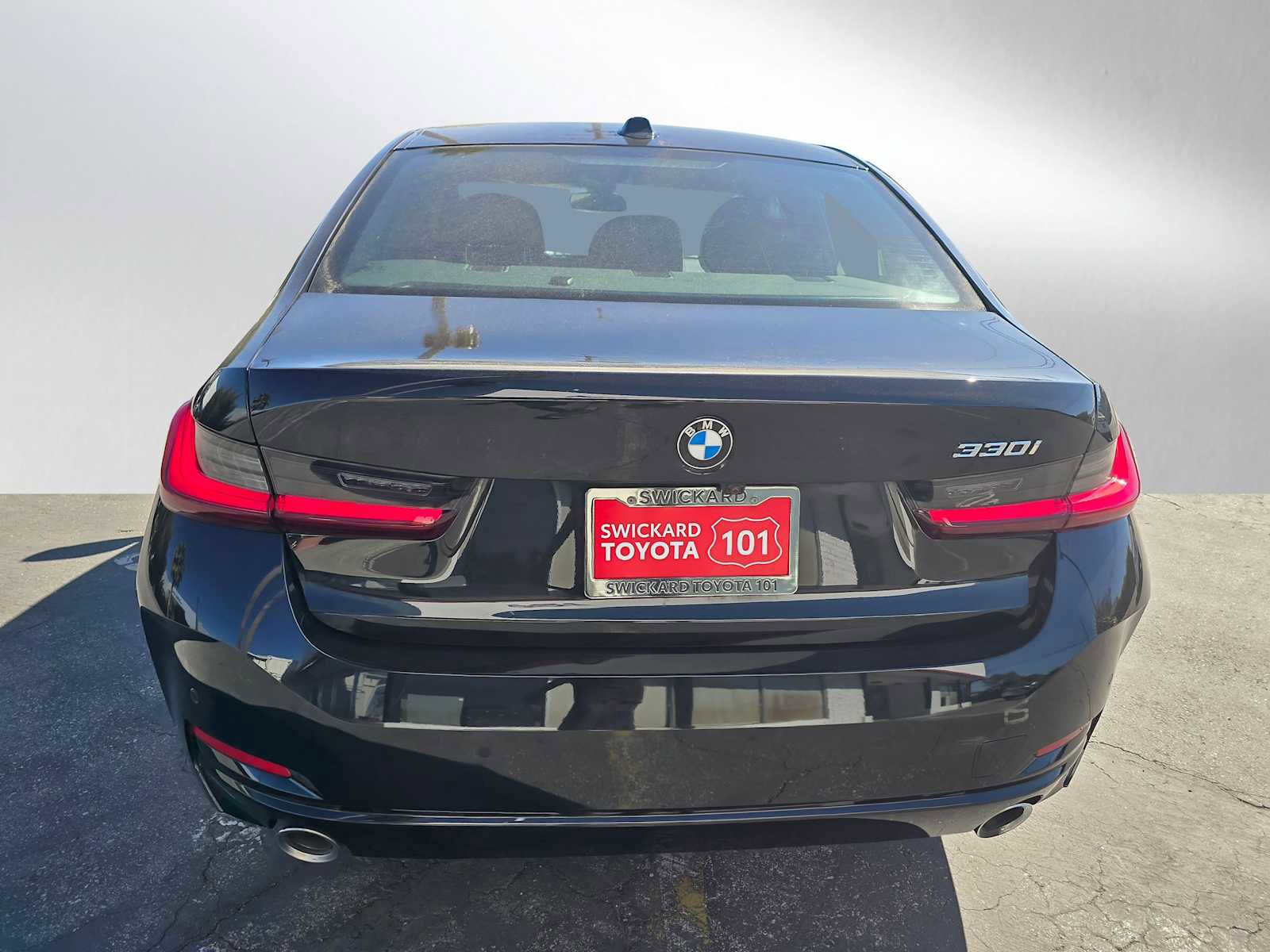 Used 2023 BMW 330i Sedan w/ Driving Assistance Package image 4