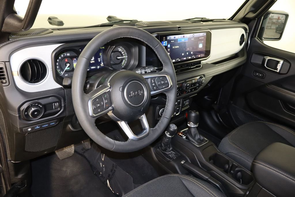 Used 2025 Jeep Wrangler Unlimited Sahara w/ Safety Group image 25