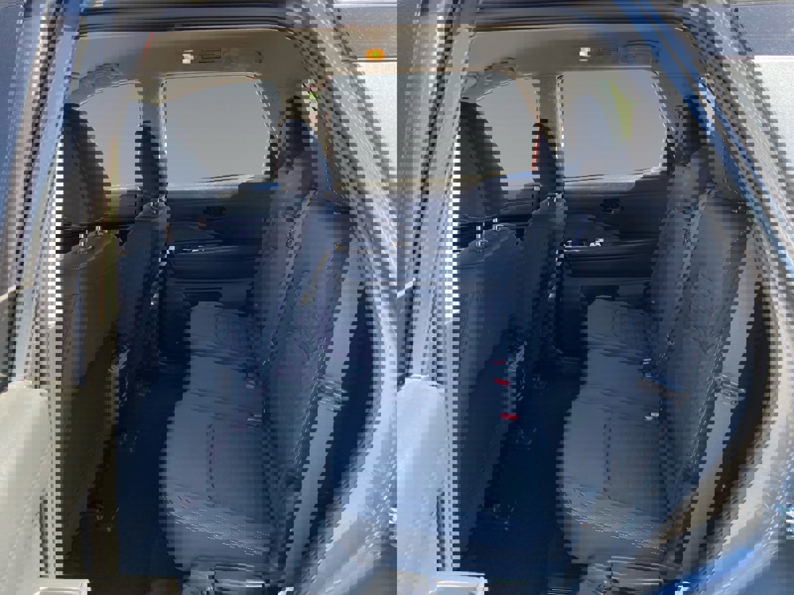 Used 2025 Nissan Pathfinder S image 13