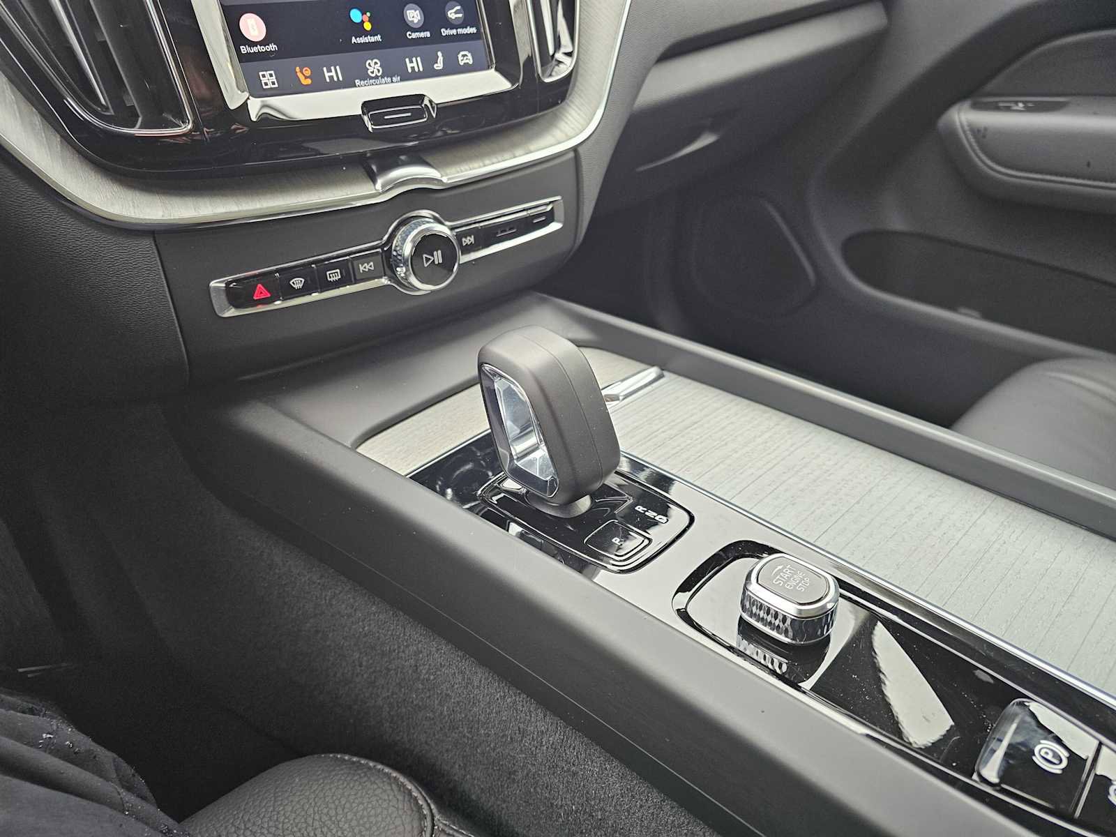 Certified 2025 Volvo XC60 B5 Plus image 29