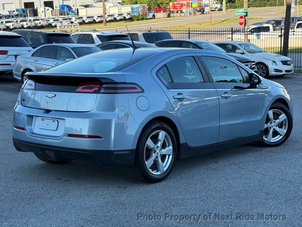 Used 2013 Chevrolet Volt FWD image 2