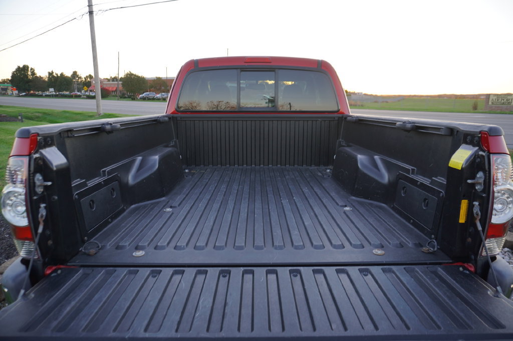 Used 2013 Toyota Tacoma 4x4 Access Cab V6 w/ SR5 Pkg image 26