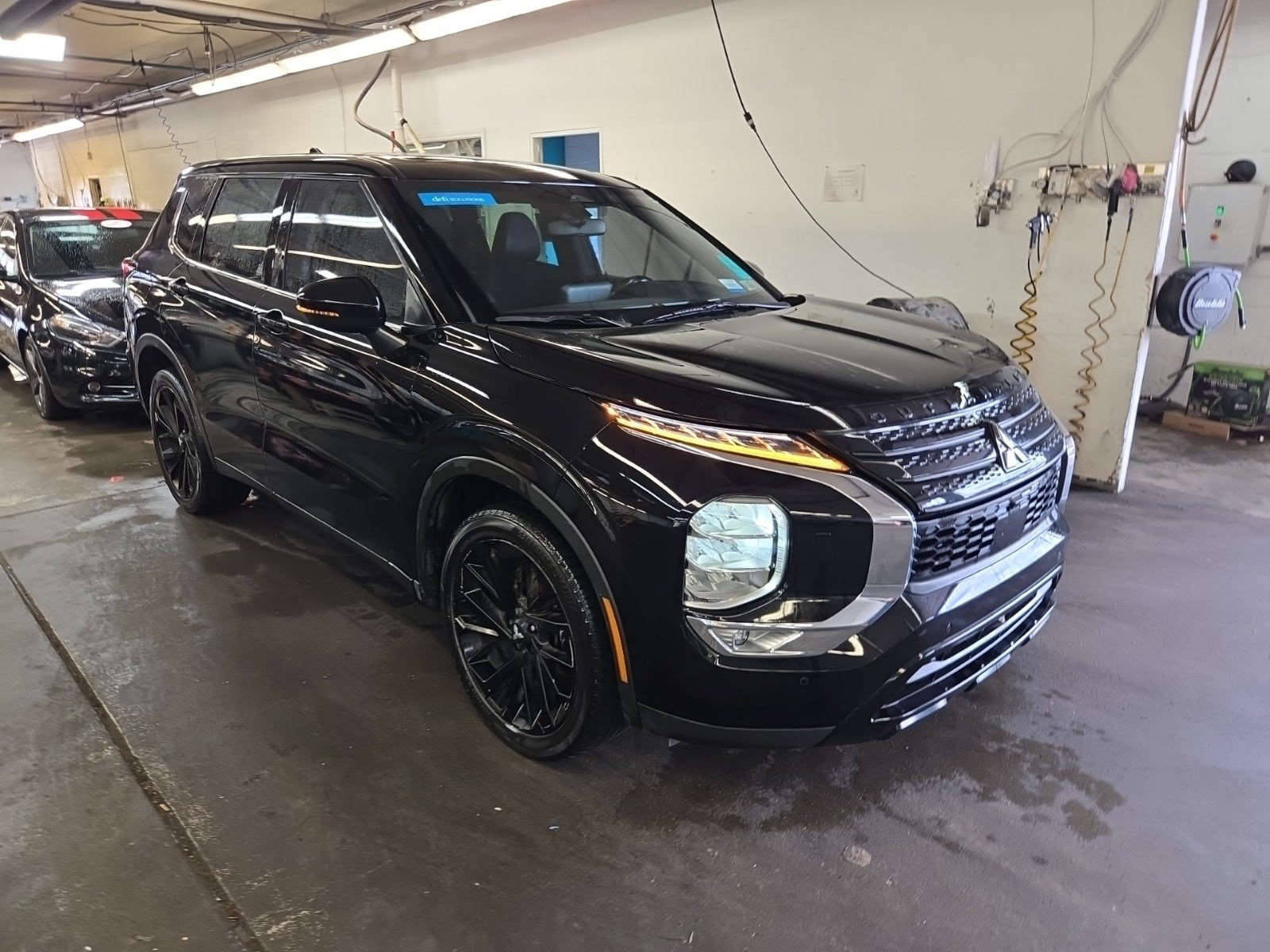 Used 2022 Mitsubishi Outlander SEL Black Edition AWD/4WD image 2