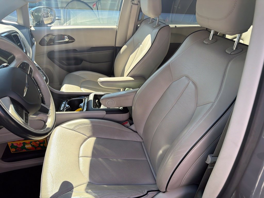 Used 2021 Chrysler Pacifica Limited AWD/4WD image 8