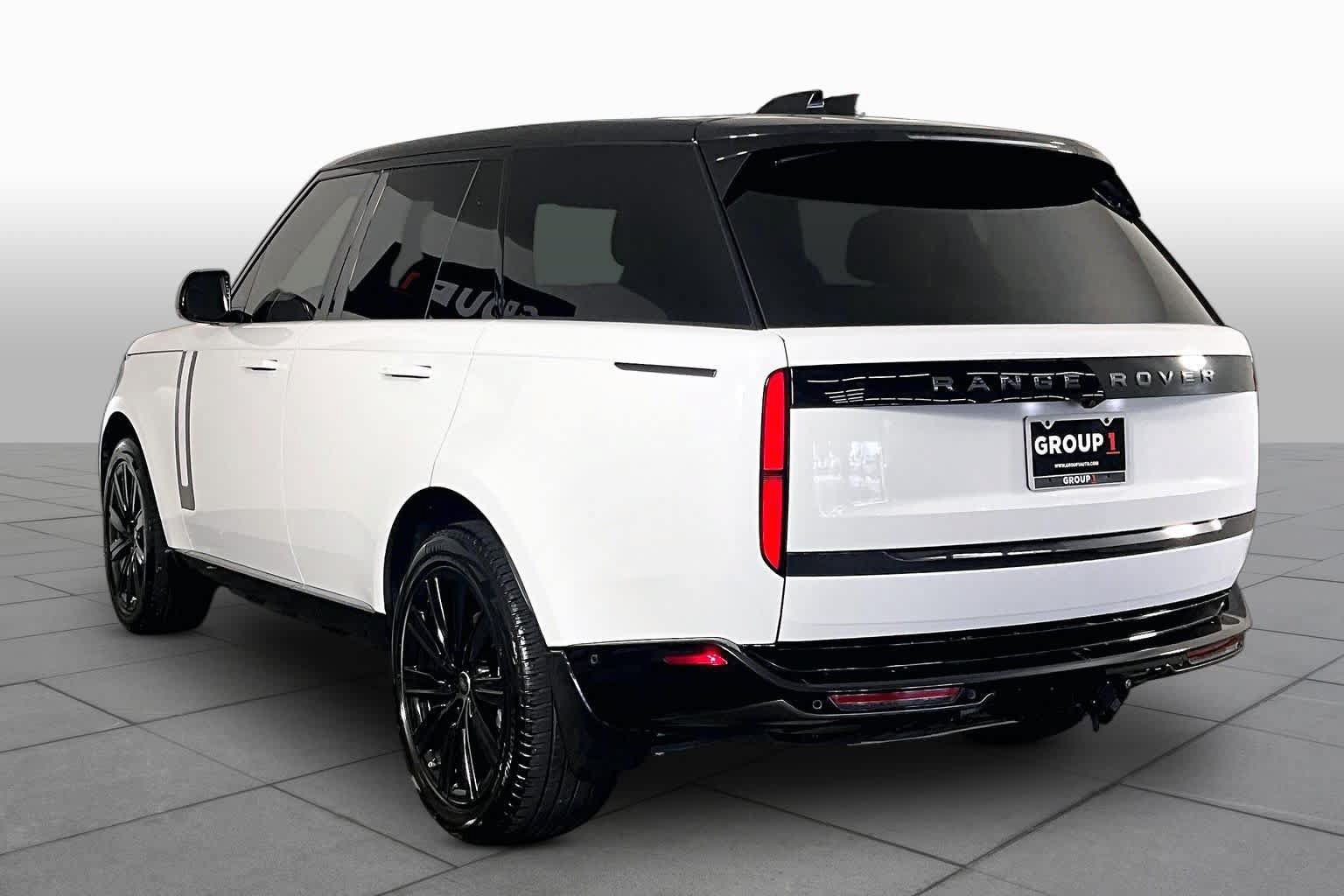 Used 2025 Land Rover Range Rover SE AWD/4WD image 11