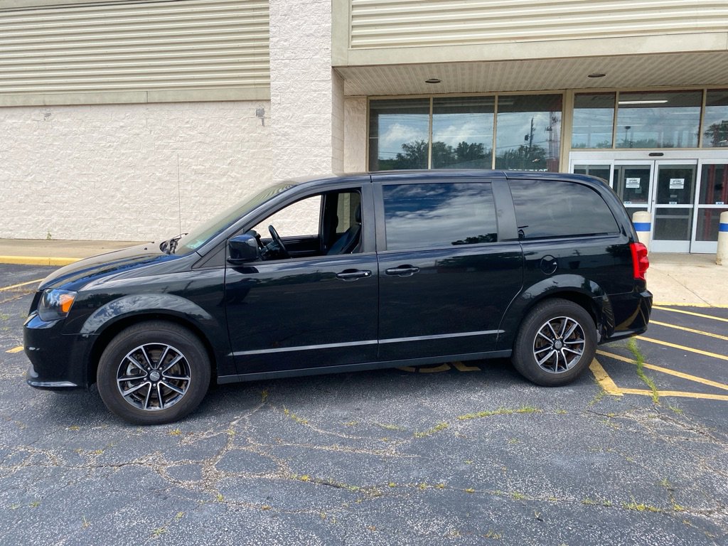 Used 2018 Dodge Grand Caravan SXT w/ Driver Convenience Group image 2