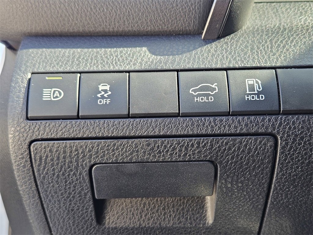 Used 2024 Toyota Camry SE image 18