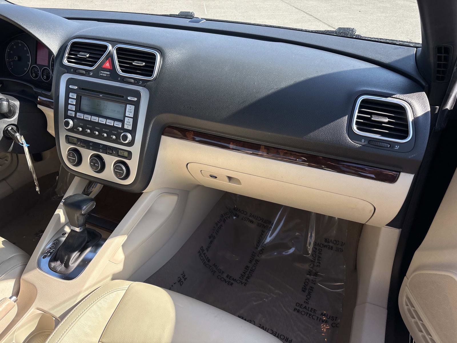 Used 2009 Volkswagen Eos Lux image 28