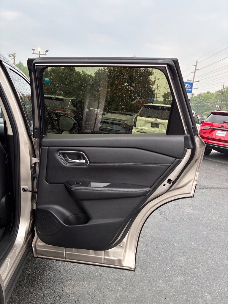 Used 2024 Nissan Rogue Platinum FWD image 49