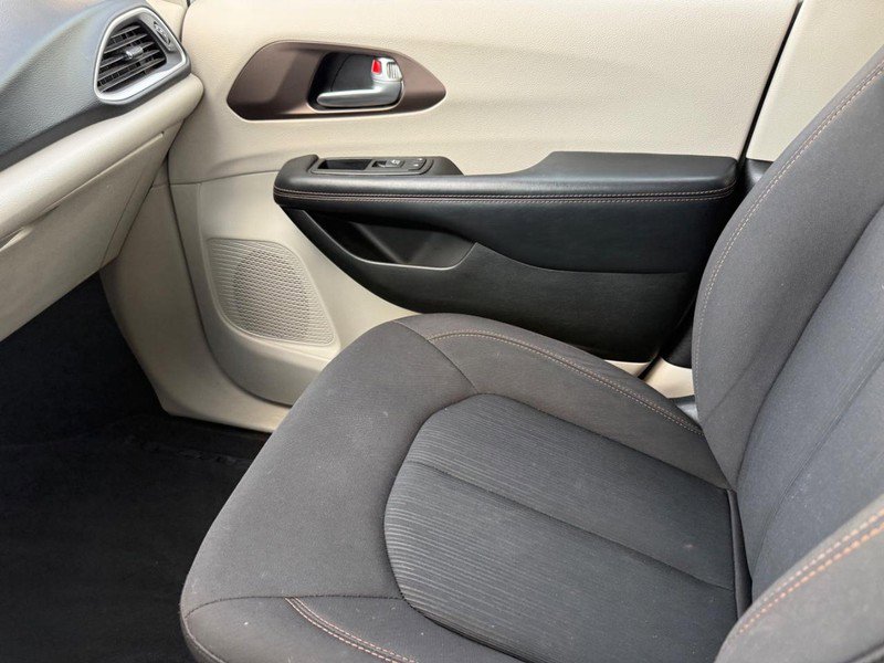 Used 2017 Chrysler Pacifica Touring Plus image 22