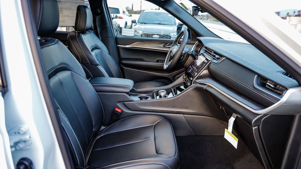 New 2025 Jeep Grand Cherokee Limited w/ Black Appearance Package image 21