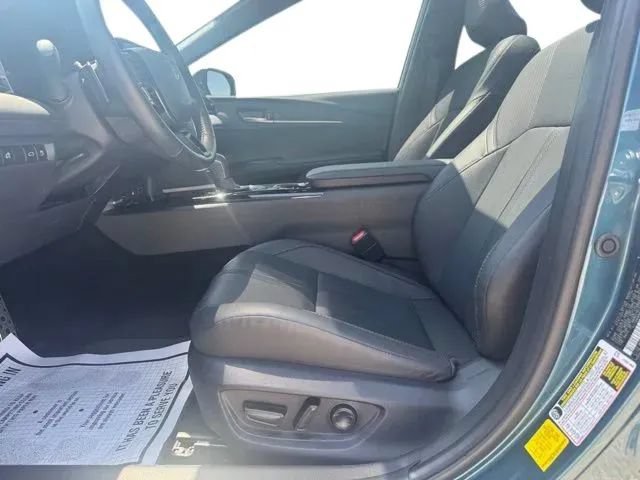 Used 2025 Toyota Camry XSE w/ Premium Package AWD/4WD image 9