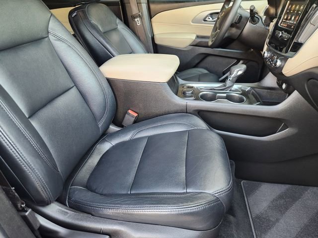 Used 2022 Chevrolet Traverse LS image 12
