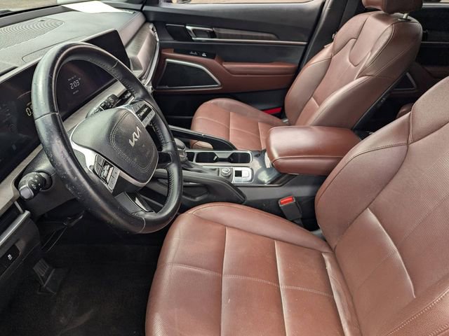Used 2024 Kia Telluride EX w/ EX Captain's Chair Package image 22