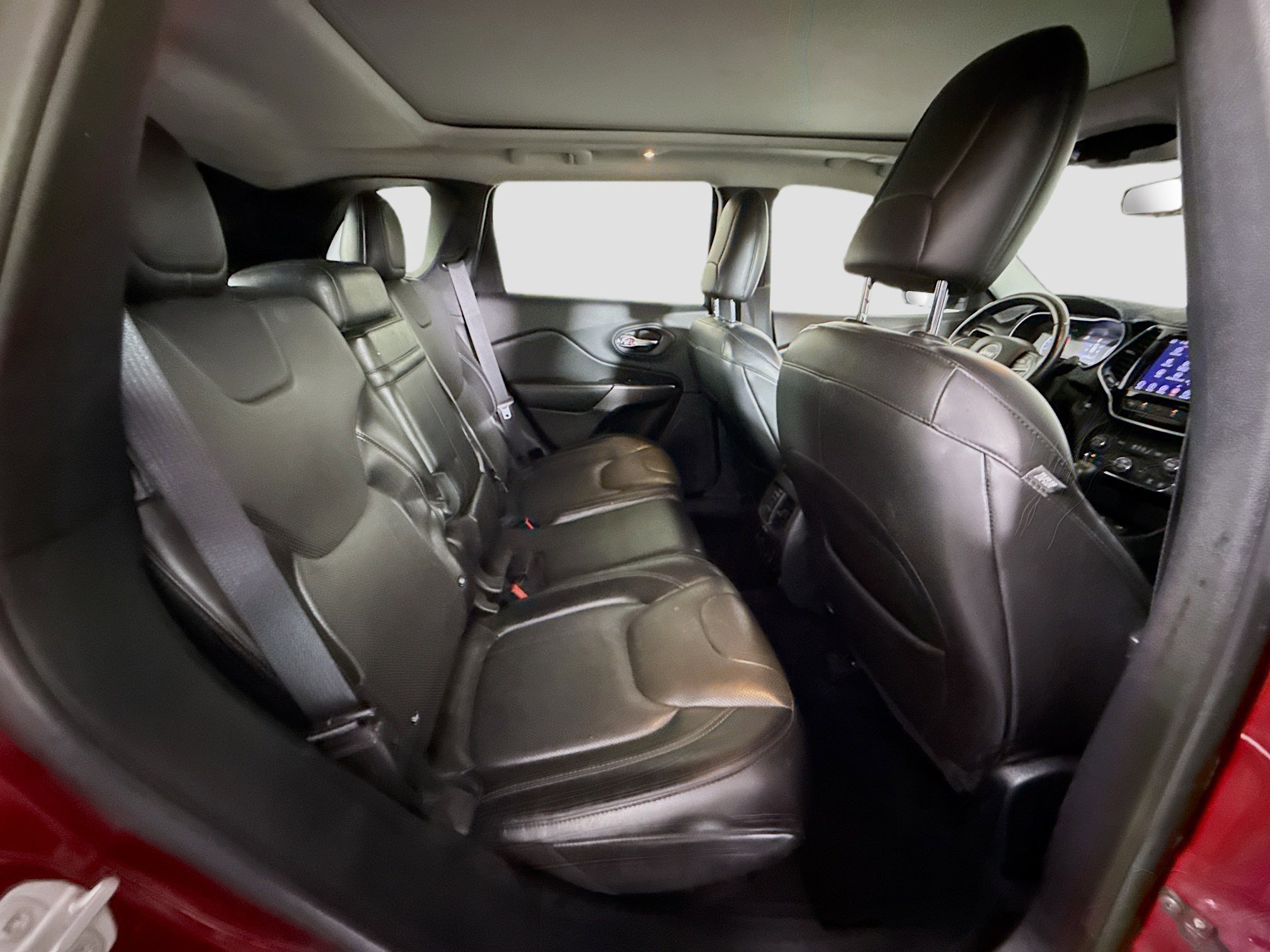 Used 2019 Jeep Cherokee Overland w/ Technology Group image 27