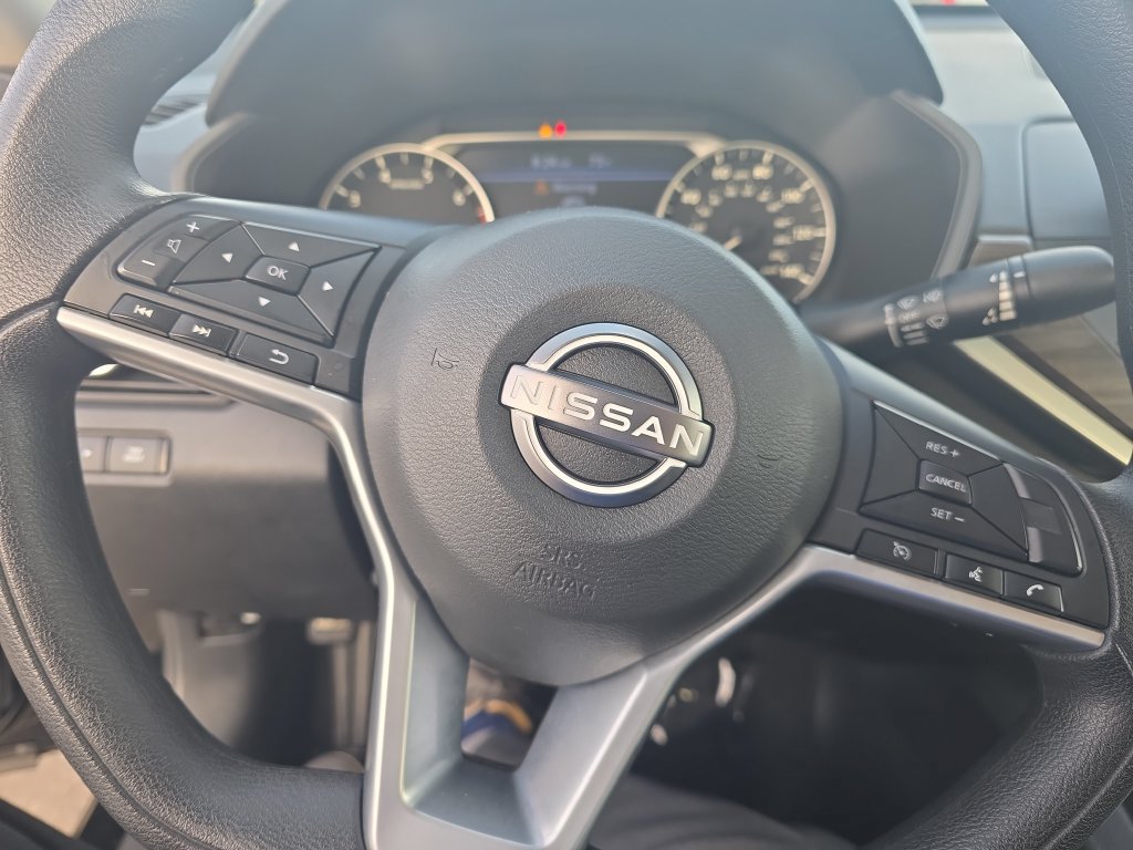 Used 2025 Nissan Altima 2.5 SV FWD image 13