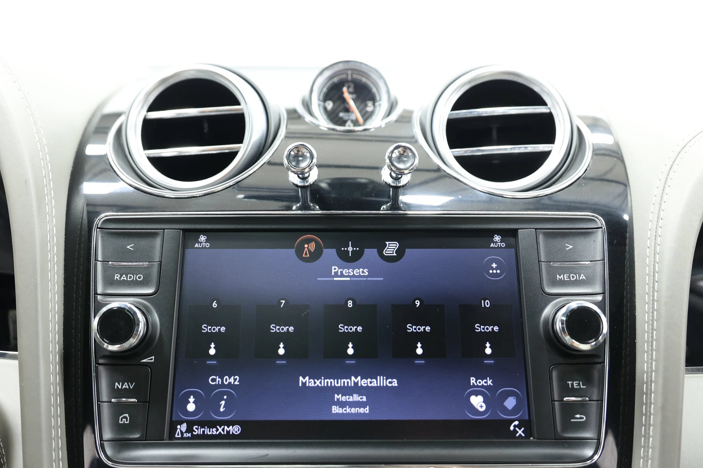 Used 2018 Bentley Bentayga Onyx Edition AWD/4WD image 39