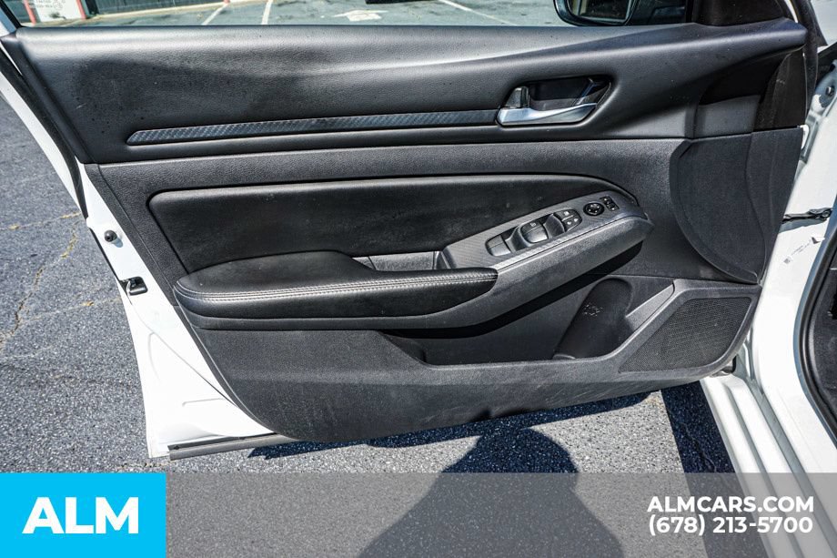 Used 2025 Nissan Altima 2.5 SV FWD image 43