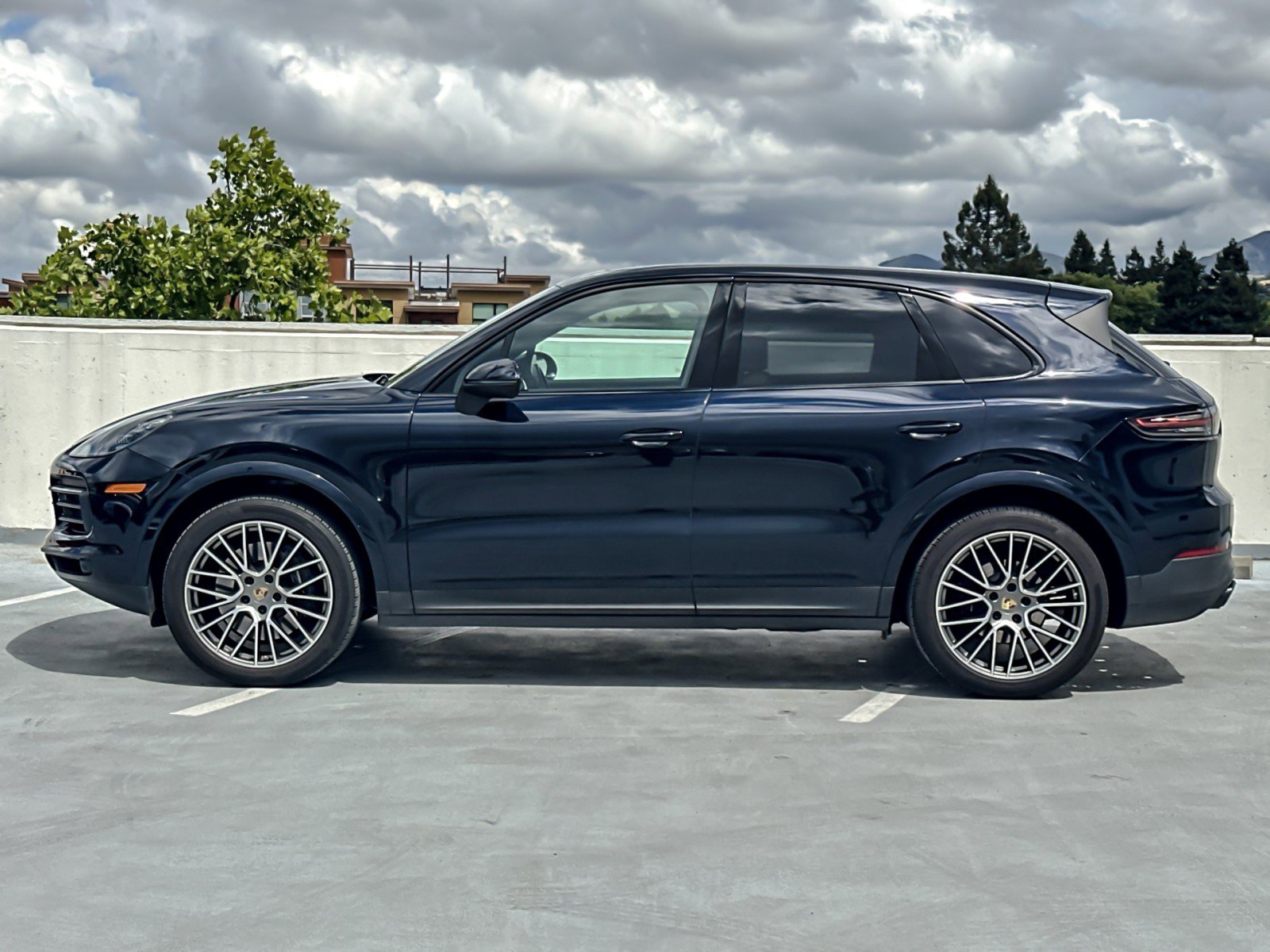 Used 2023 Porsche Cayenne Platinum Edition AWD/4WD image 2