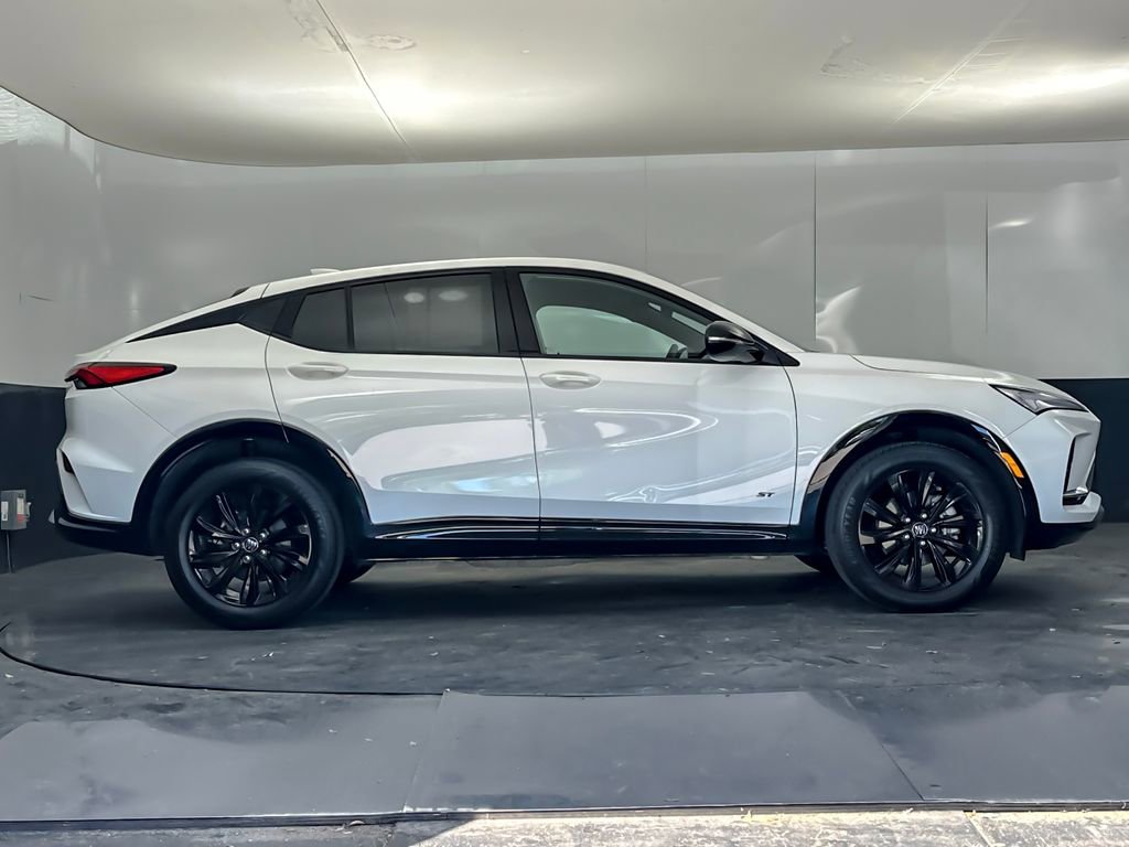 Used 2025 Buick Envista Sport Touring FWD image 2