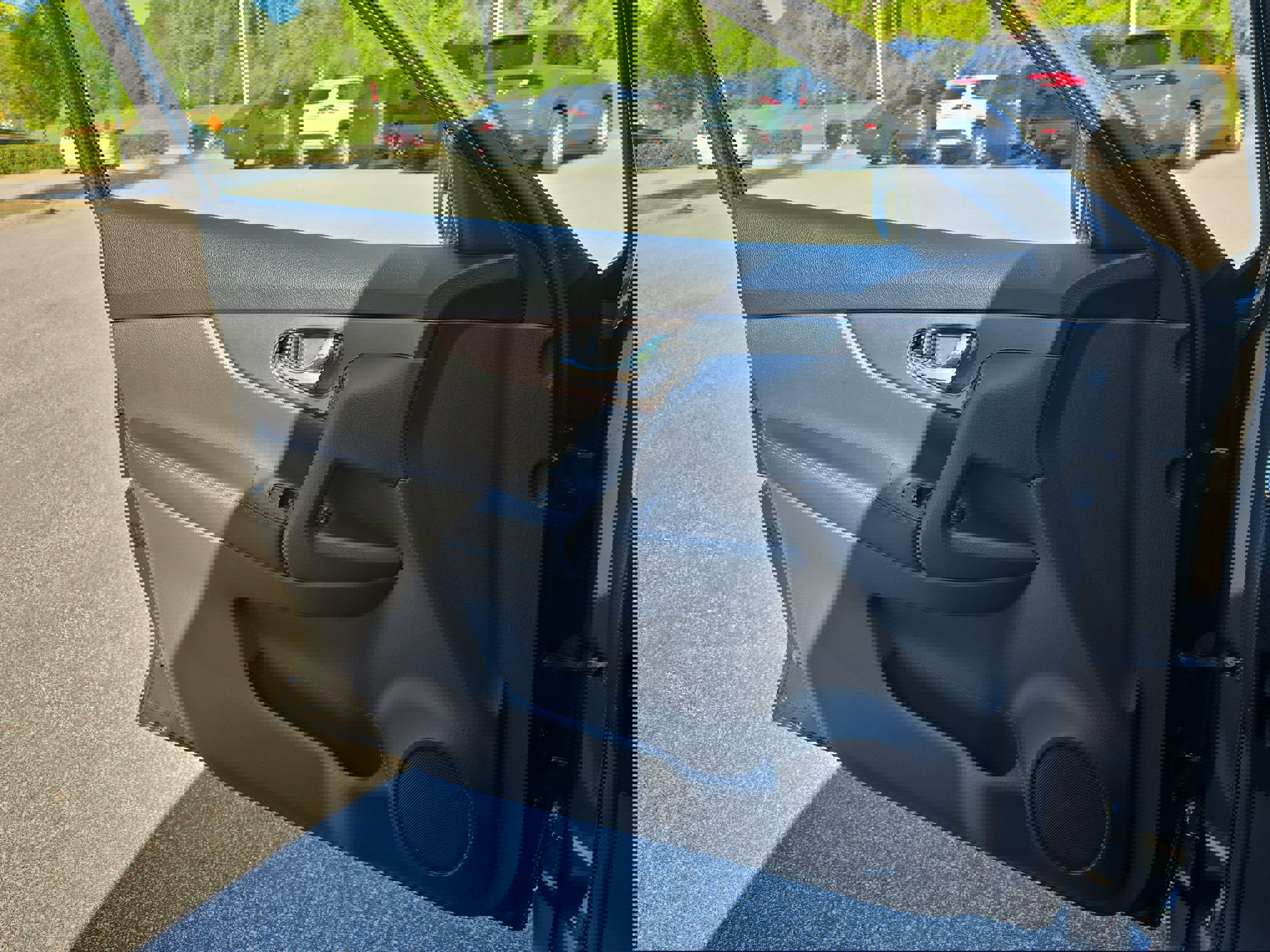 Used 2015 Nissan Rogue SV image 25