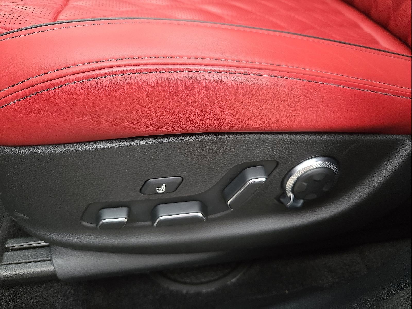 Used 2023 Genesis GV70 3.5T Sport w/ Sport Prestige Package image 14