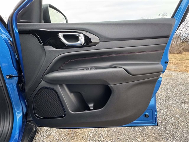 New 2026 Jeep Compass Trailhawk image 13