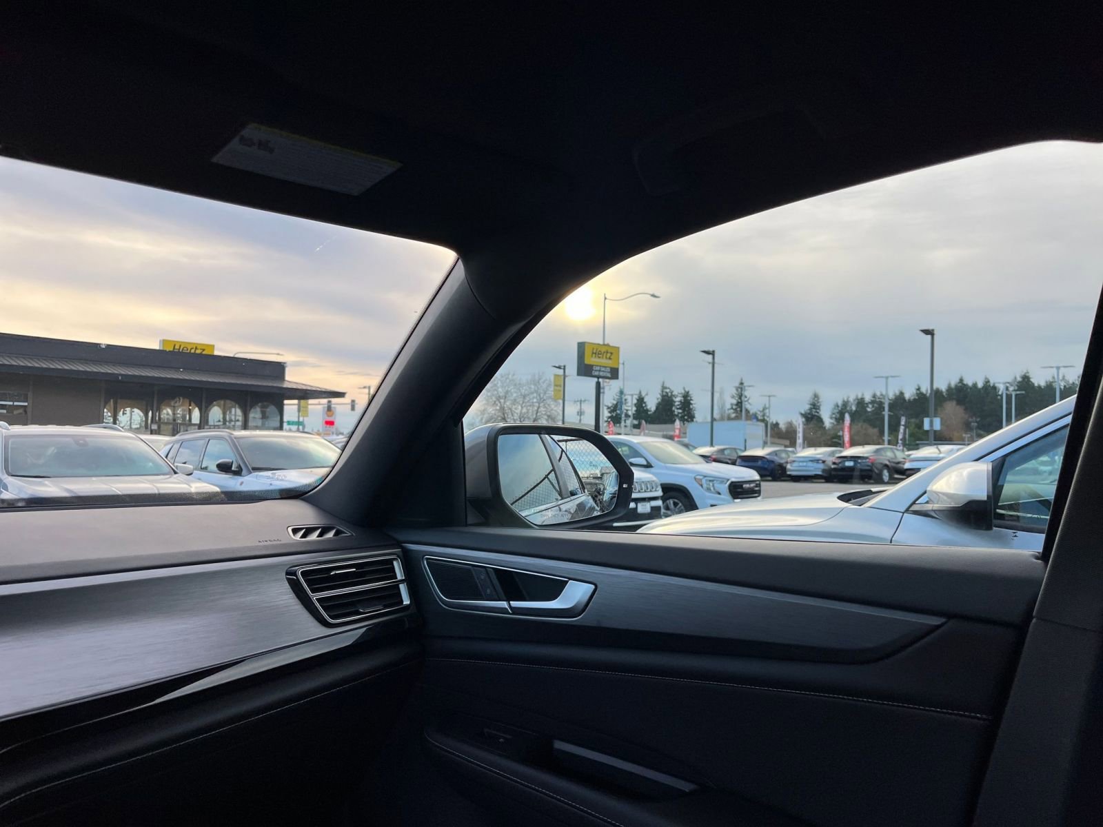 Used 2025 Volkswagen Atlas Cross Sport SE image 35