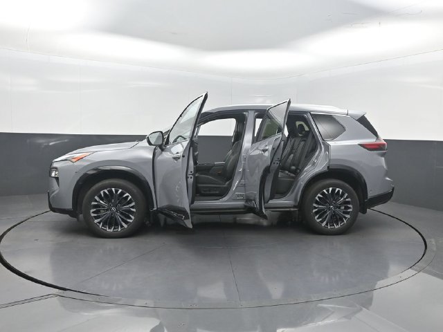 Used 2024 Nissan Rogue Platinum FWD image 33