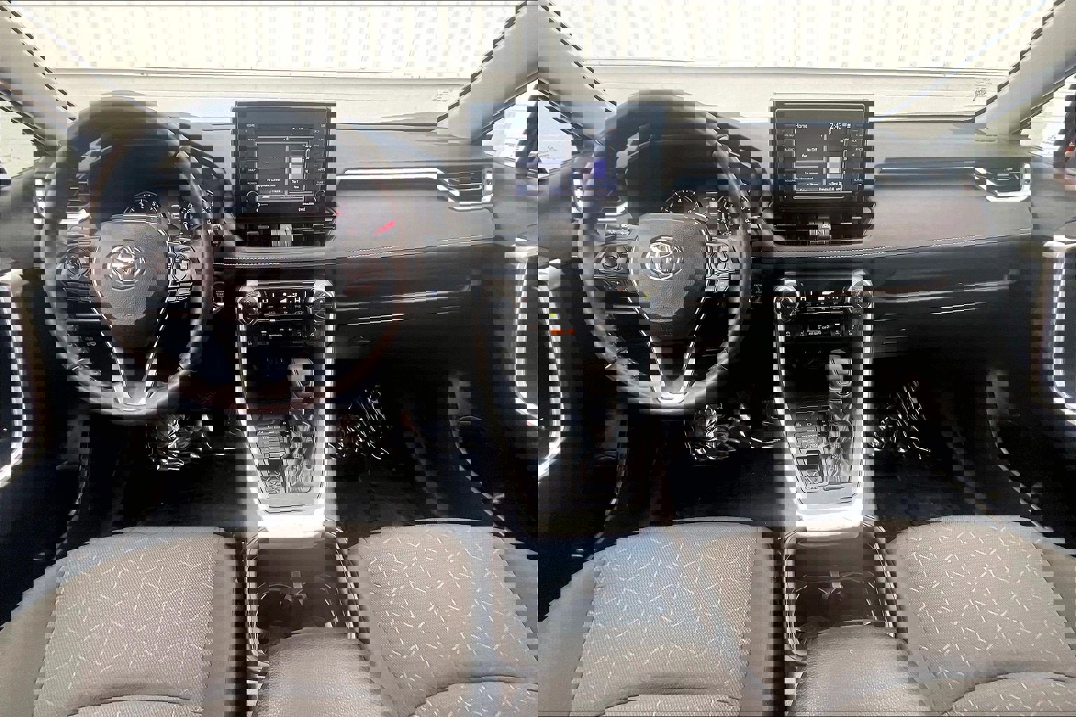 Used 2022 Toyota RAV4 XLE w/ Convenience Package image 19