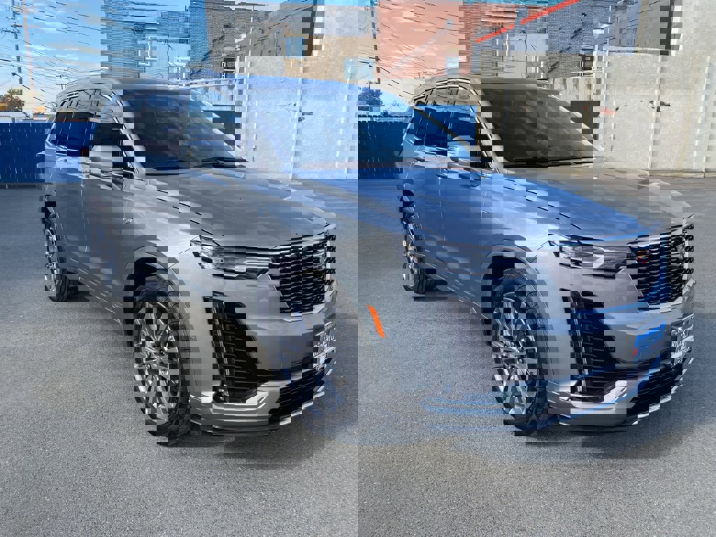 Used 2025 Cadillac XT6 Premium Luxury image 10