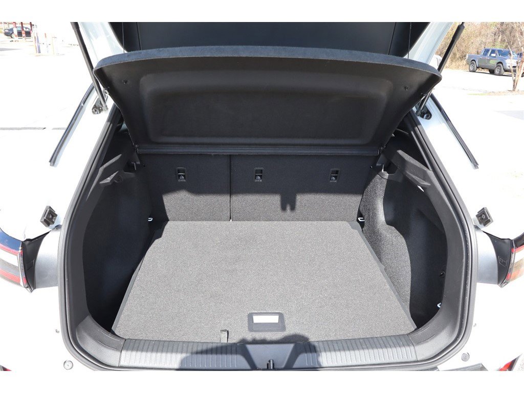 Used 2023 Volkswagen ID.4 Pro image 5