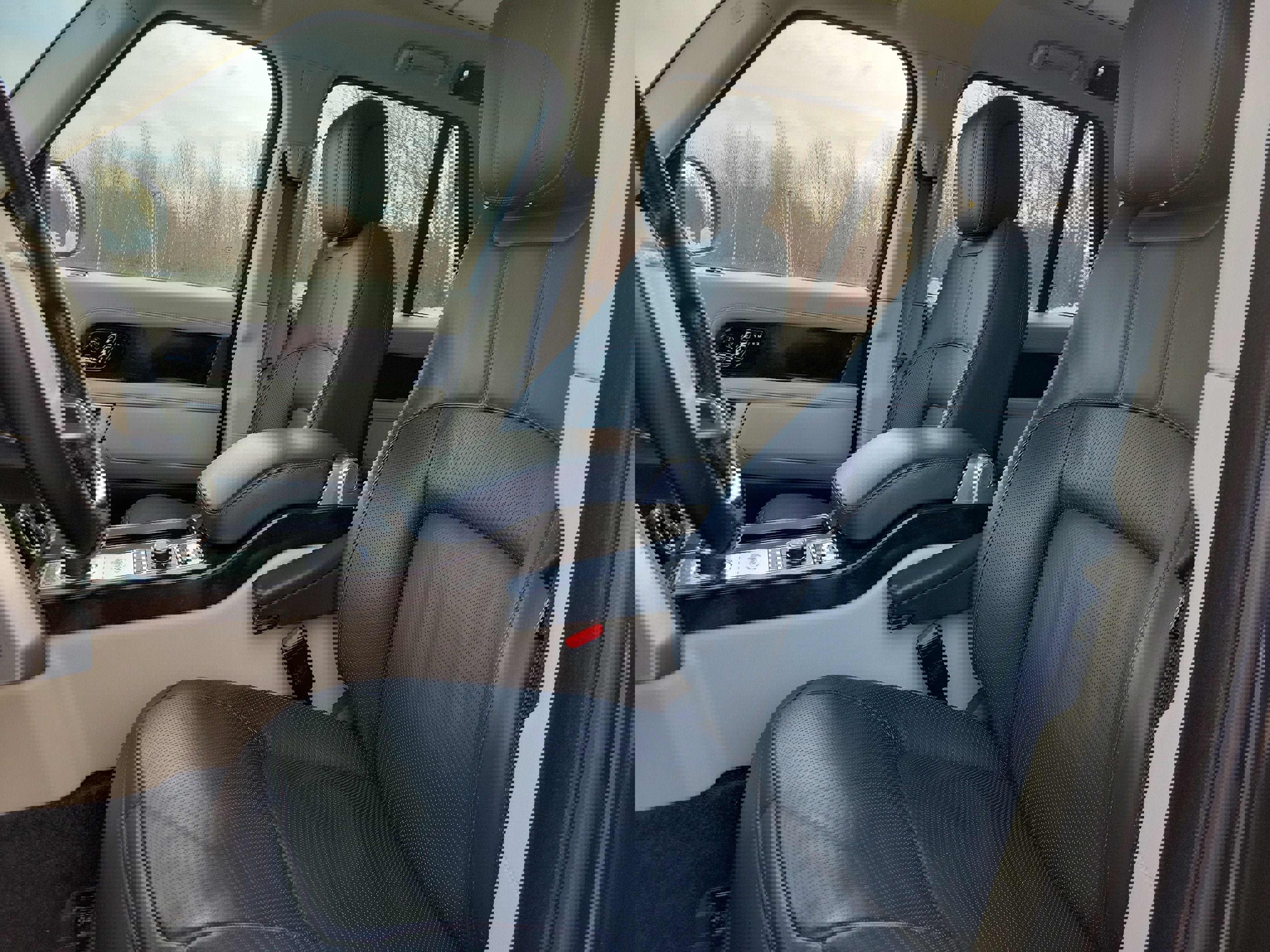 Used 2020 Land Rover Range Rover HSE image 4