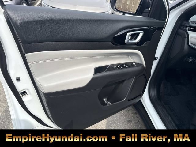 Used 2024 Jeep Compass Limited image 17