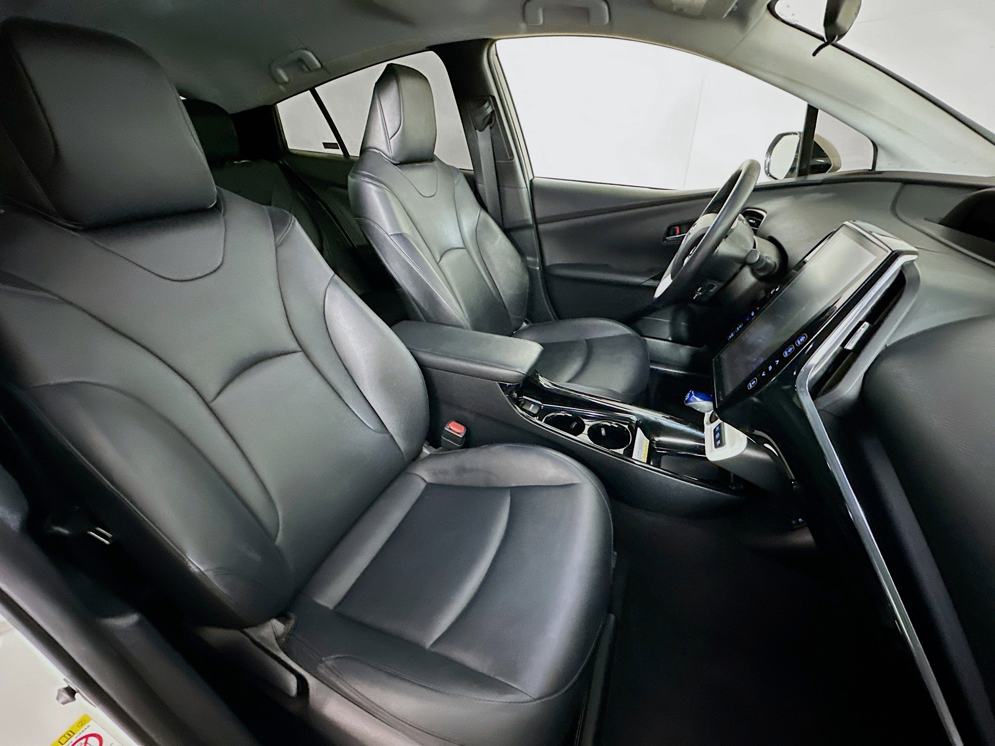 Used 2018 Toyota Prius Prime Premium FWD image 29