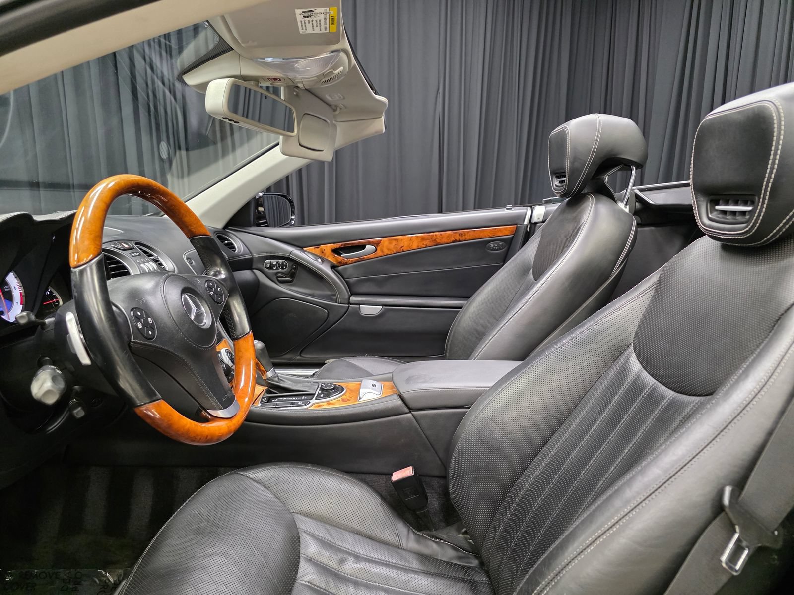 Used 2011 Mercedes-Benz SL 550 image 21