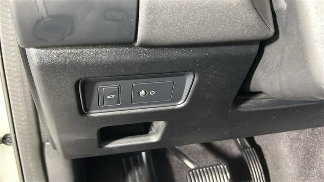 Used 2024 Land Rover Discovery S AWD/4WD image 19