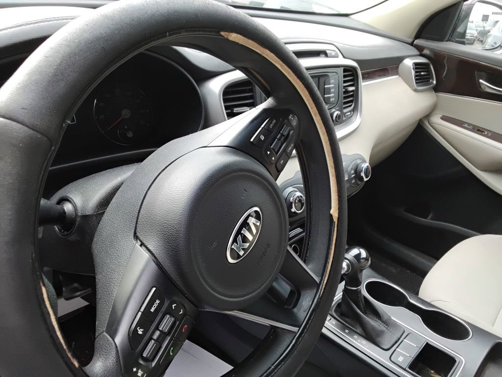 Used 2017 Kia Sorento LX image 7