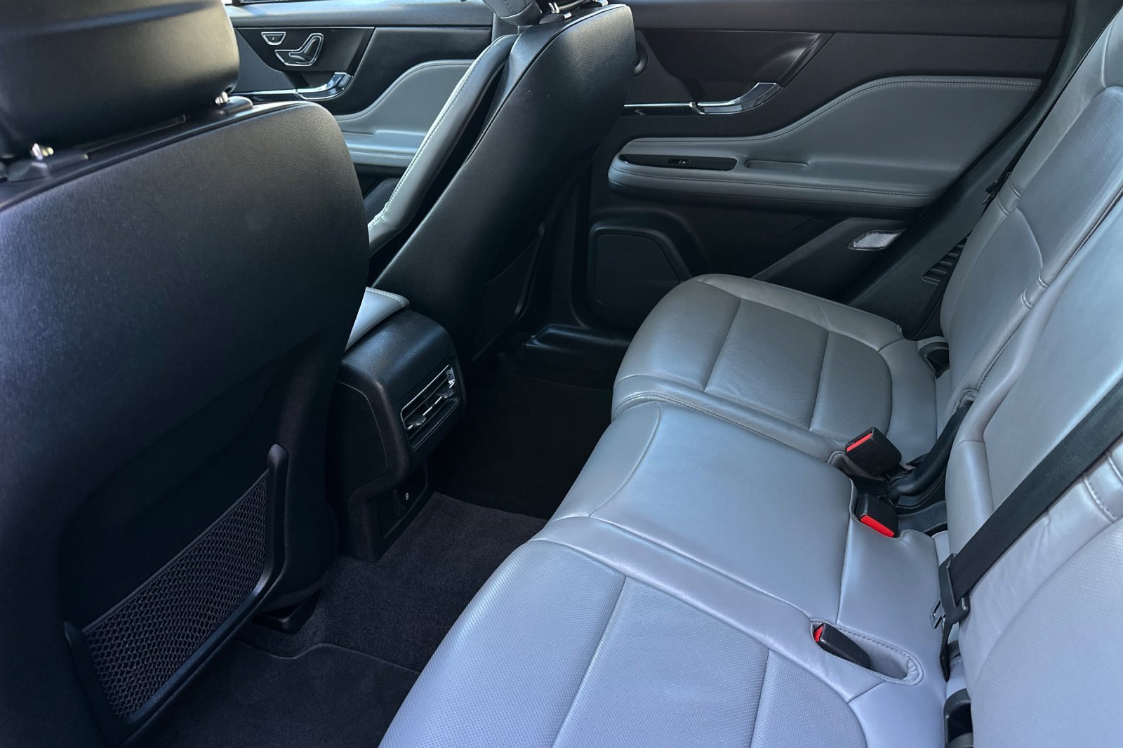 Used 2020 Lincoln Corsair Reserve image 11