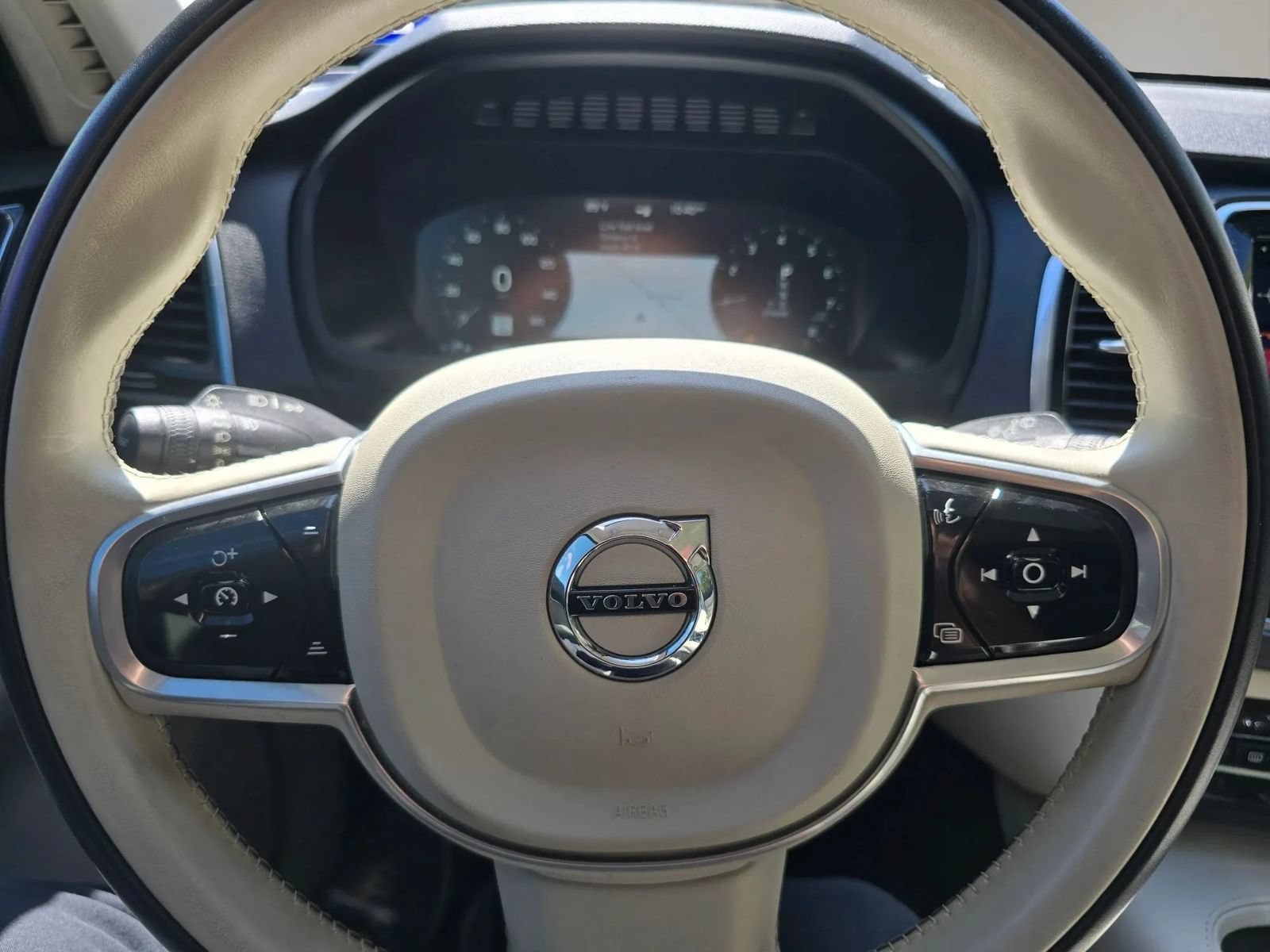 Used 2017 Volvo XC90 T6 Momentum w/ Vision Package AWD/4WD image 16