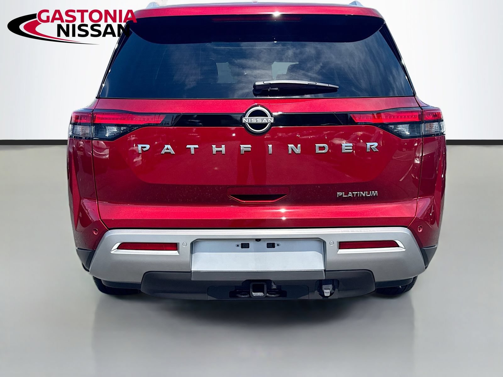 Used 2024 Nissan Pathfinder Platinum w/ Cargo Package FWD image 7