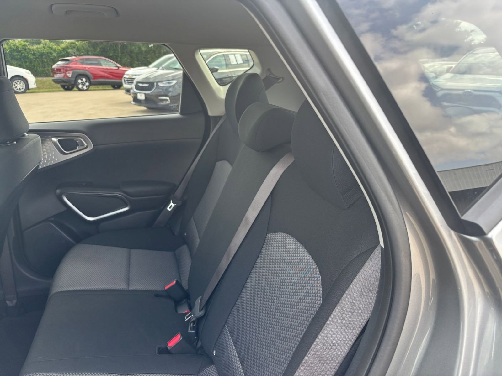 Used 2025 Kia Soul LX w/ LX Technology Package FWD image 23