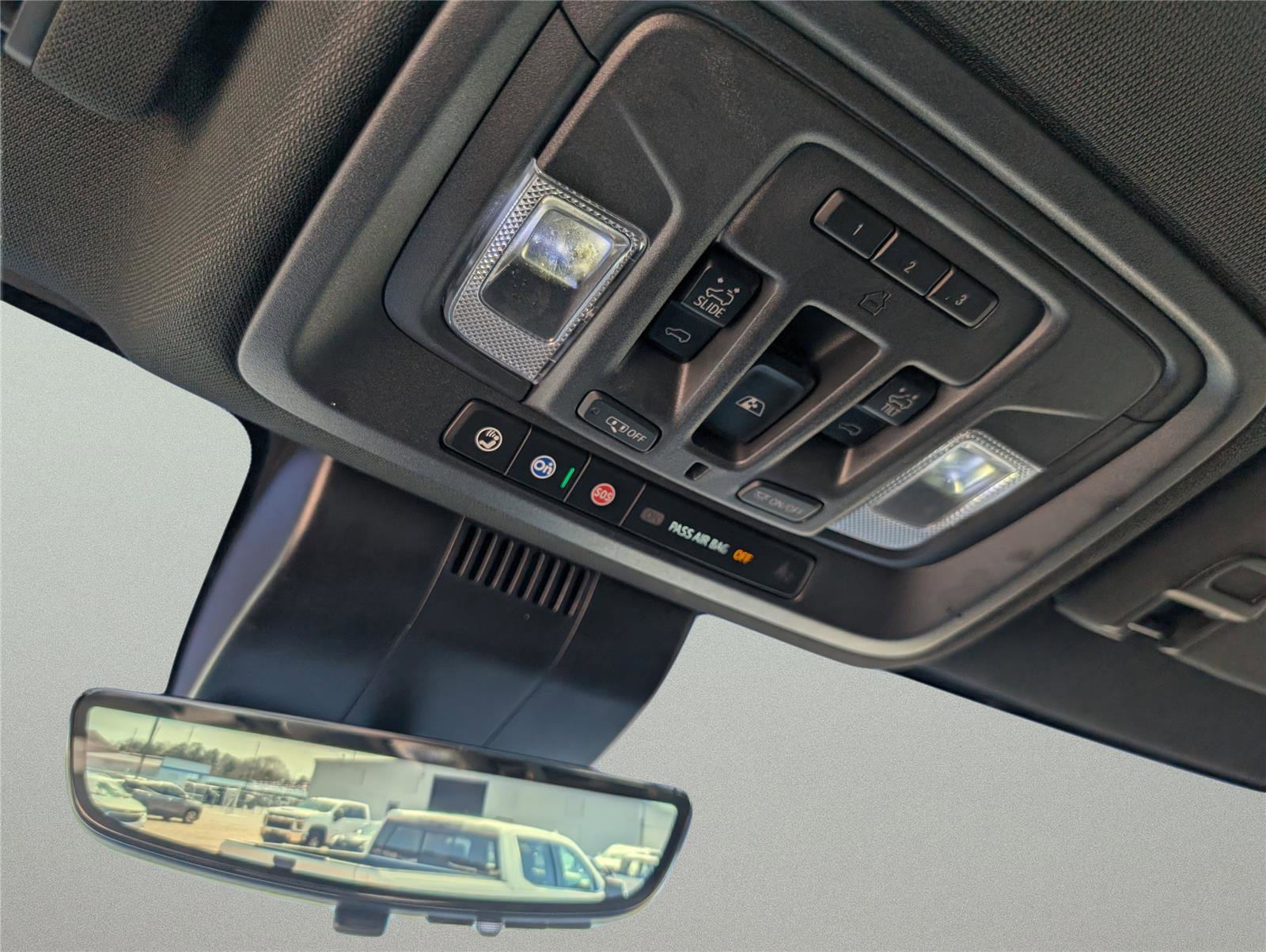 Used 2025 Chevrolet Silverado 1500 High Country w/ Technology Package AWD/4WD image 24