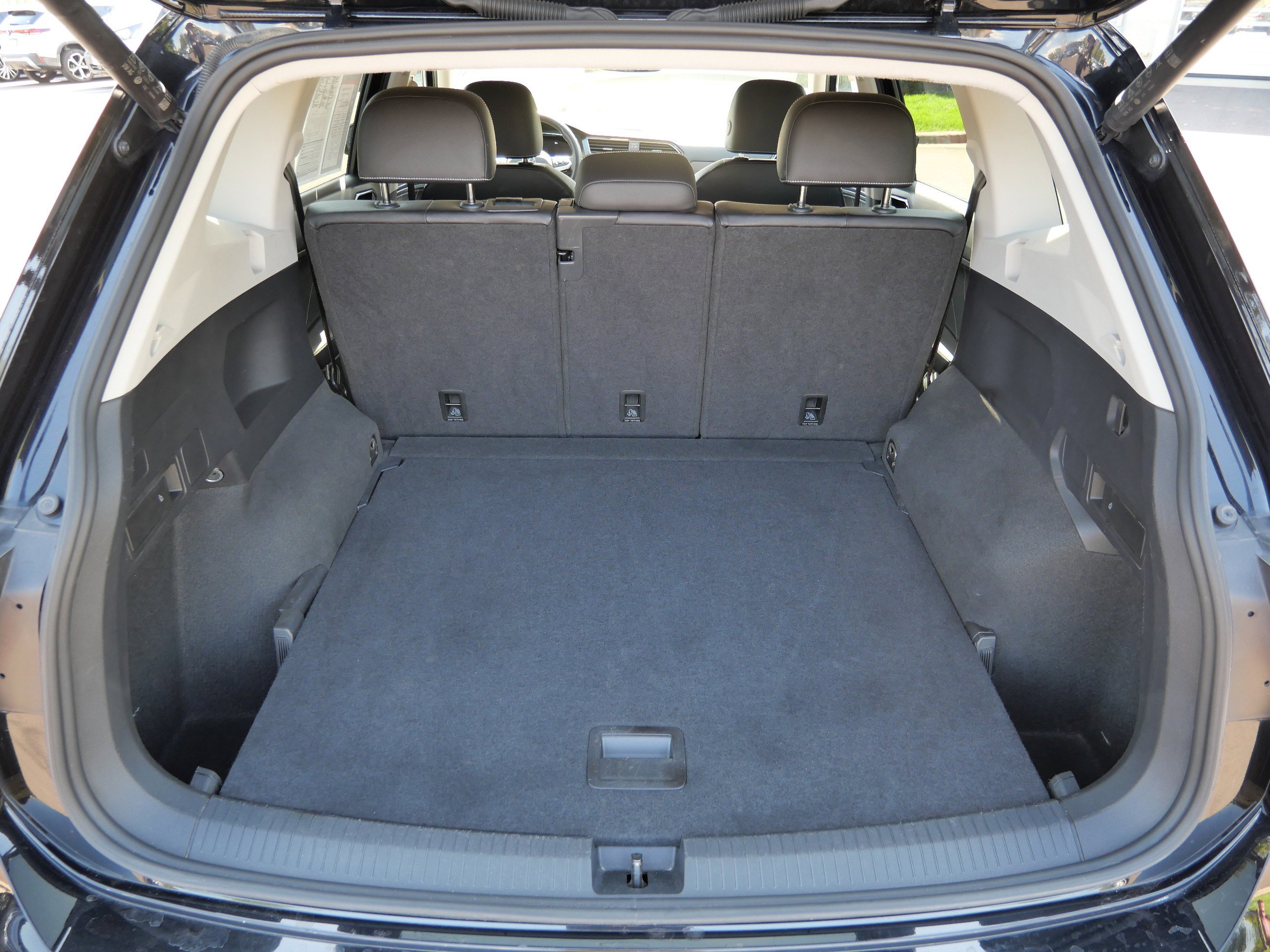 Certified 2024 Volkswagen Tiguan SE image 18