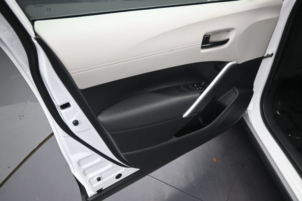 Used 2026 Toyota Corolla Cross LE FWD image 11