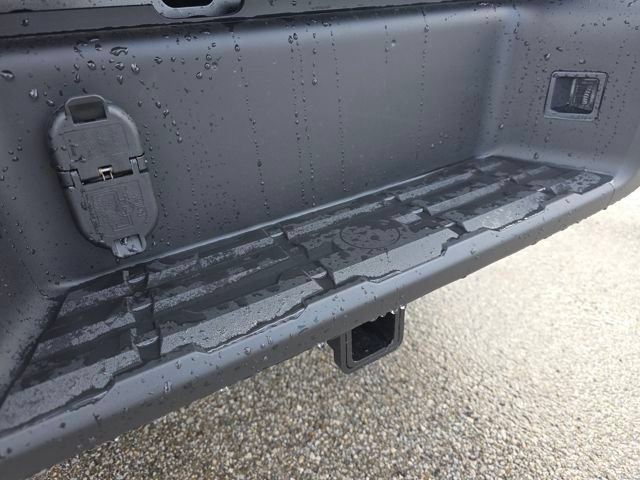 New 2026 Nissan Frontier SV w/ All-Weather Content Package AWD/4WD image 18
