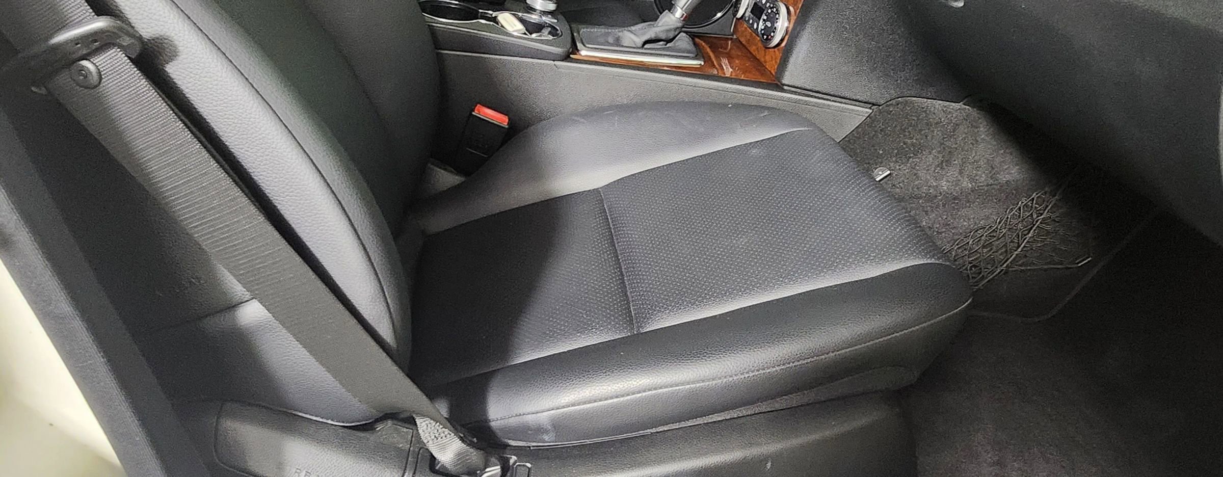 Used 2010 Mercedes-Benz C 300 C 300 Luxury Sedan 4D image 18