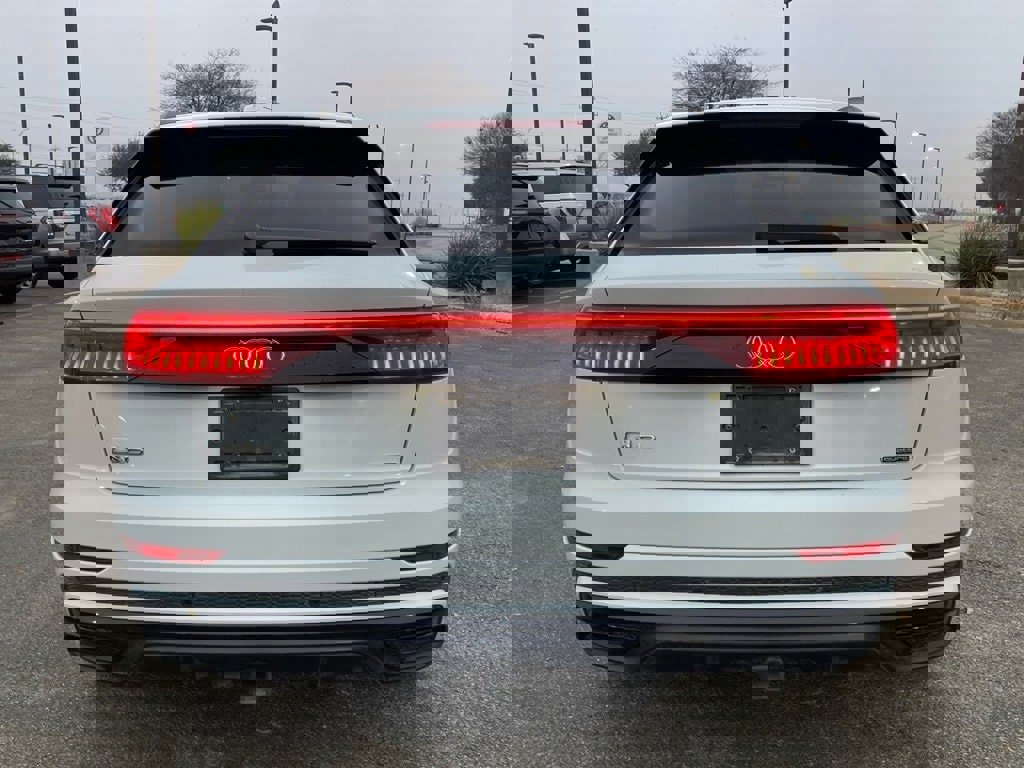 Used 2019 Audi Q8 Prestige w/ Luxury Package image 6